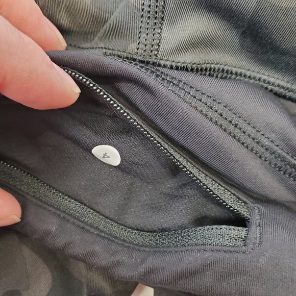 Lululemon Incognito Camo Multi Color Cropped Tight Legging Nulux SIZE 4. - Picture 12 of 15